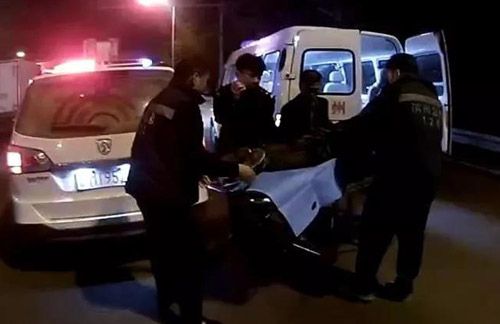 男子高速服務區突發心臟病 濱城民警緊急救助獲贊