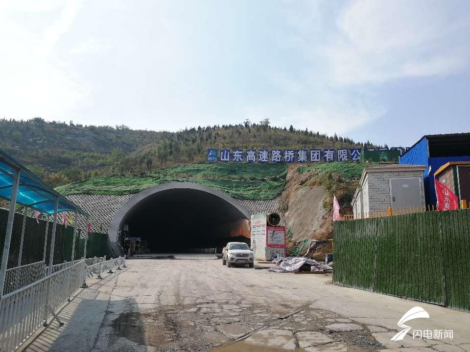 山东最长高速公路隧道涝坡隧道贯通济泰高速预计明年6月通车