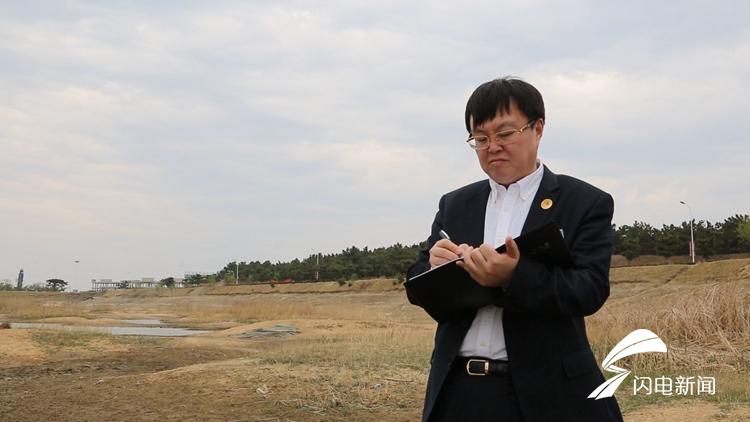 调研湿地环境.jpg