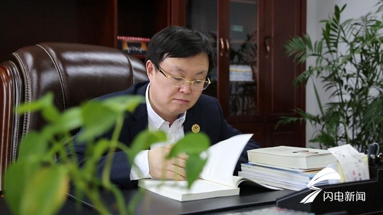 学习习近平新时代中国特色社会主义思想三十讲.jpg