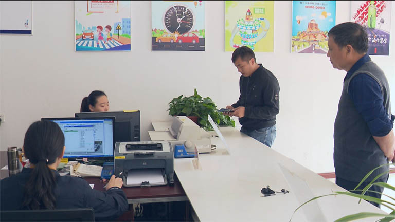 青州市公安局党委副书记,政委杨希涛说:"我们充分运用电视,广播,报纸