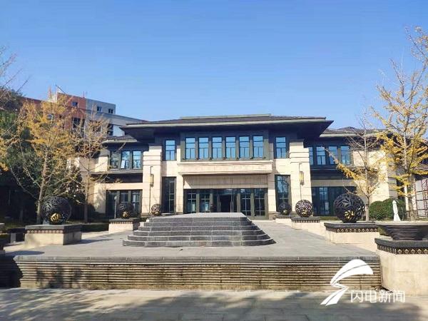 绿地城售楼处.jpg