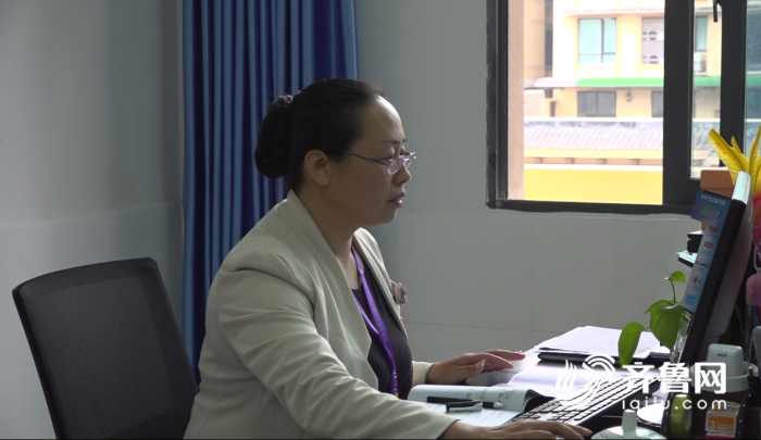 威海要闻不仅如此,张红丽还把威海市校本教研中的集体备课以及主题