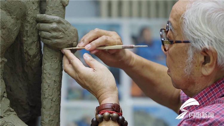 寻访挑山工创作乐天派雕塑144秒揭秘泰山挑山工雕塑诞生记
