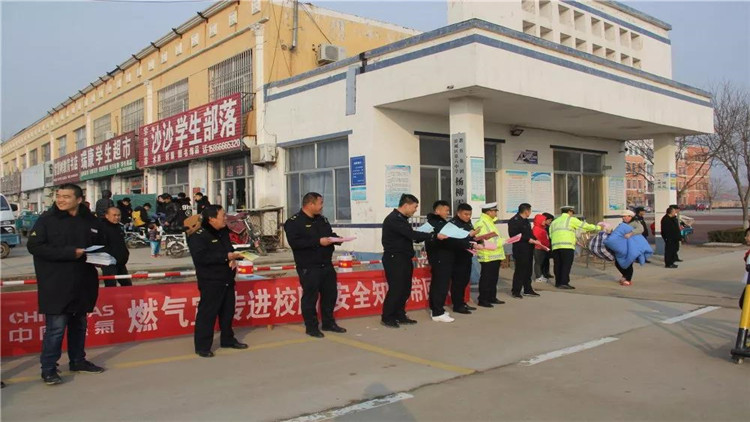 濱州市濱城區楊柳雪鎮集中開展小手拉大手普法安全宣傳進校園活動