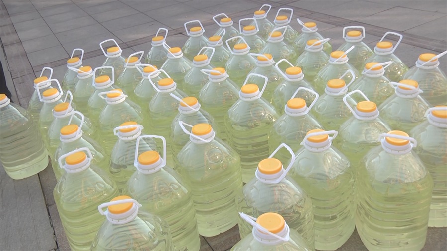 潍坊青州热心家长为学校捐赠一吨84消毒水