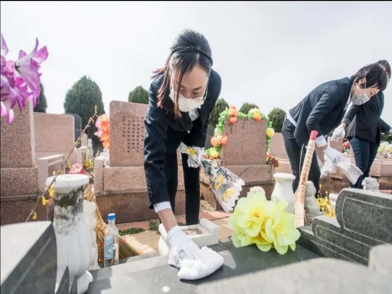 威海荣成市鲜花祭祀追忆故人倡导代祭扫墓活动