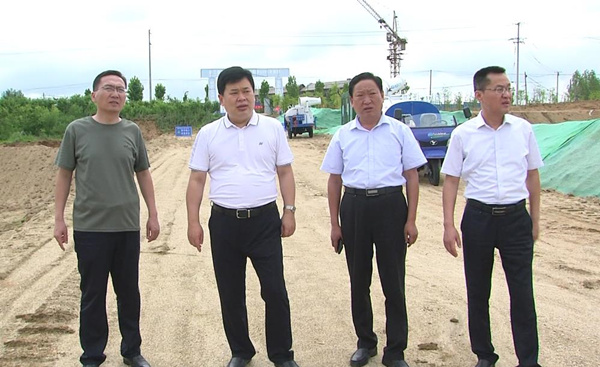 莫亭水库,小沂河(罗头段)治理工程,辛庄水库,城前镇雨山村等现场,听取