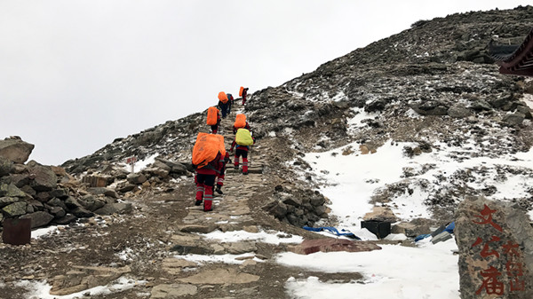 40餘驢友穿越鰲太線遇暴風雪被困秦嶺上展開生死大救援