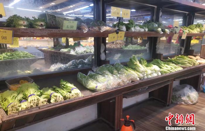 北京西城区某超市的蔬菜价格。 <a target='_blank' href='http://www.chinanews.com/' >中新网</a>记者 谢艺观 摄