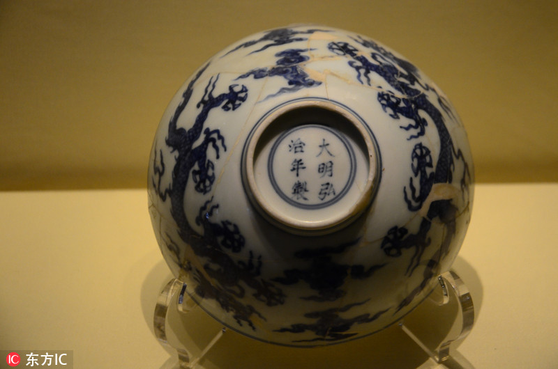 北京故宫博物院举行弘治正德瓷器对比展