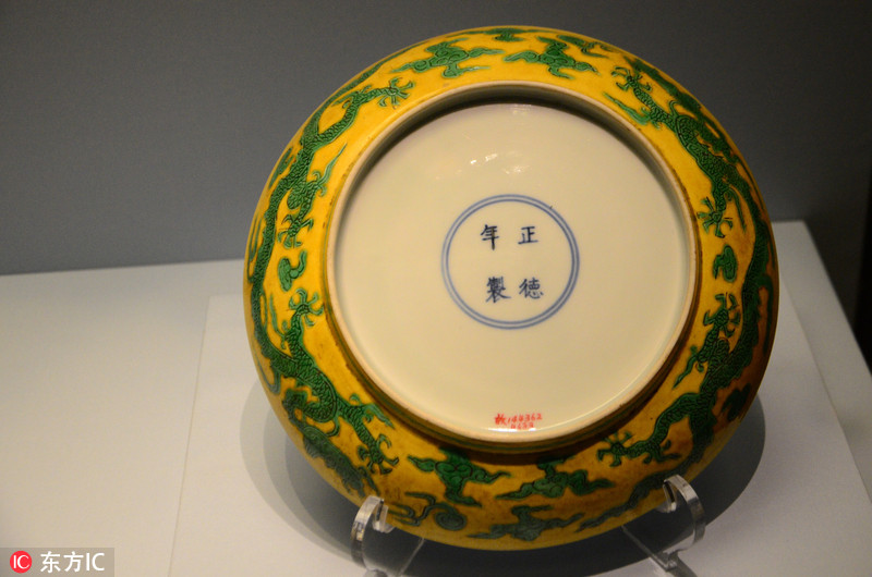 北京故宫博物院举行弘治正德瓷器对比展