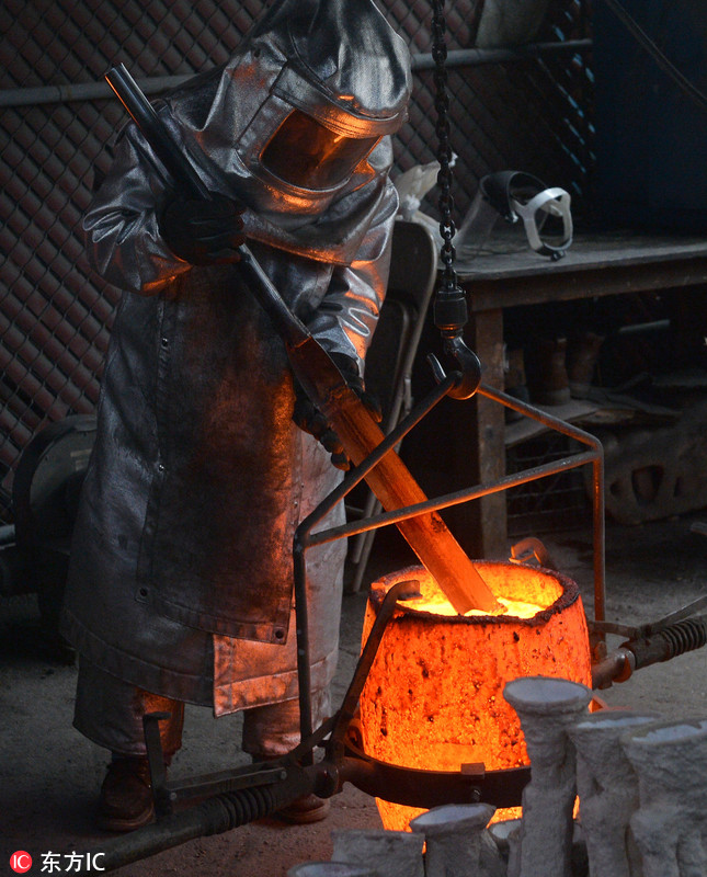 实拍美国演员公会奖杯锻造过程