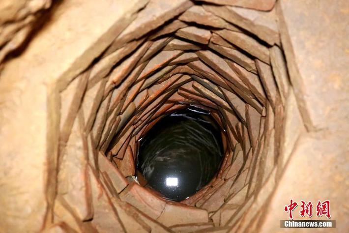 河南男子耗时7年掘洞挖出水井深100多米