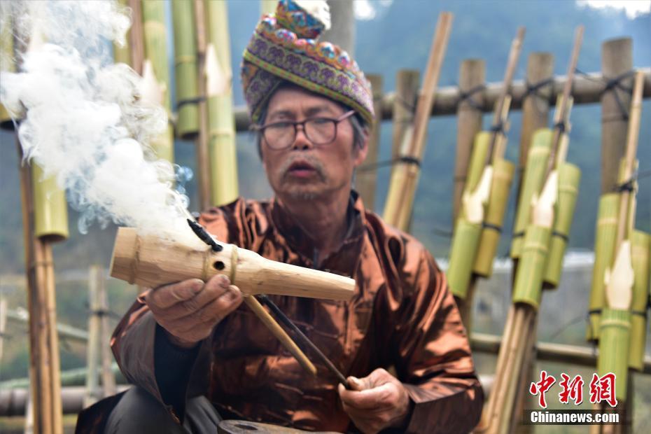 探访广西苗寨芦笙匠人造型音色全在心里
