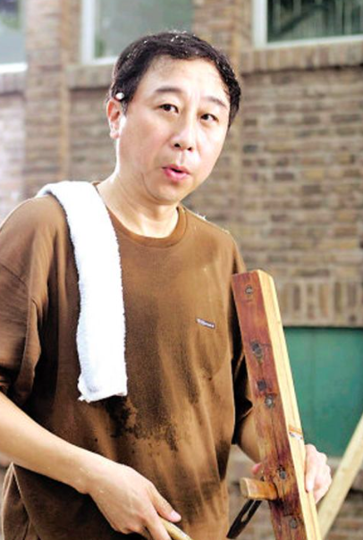冯巩的妻子是她低调支持丈夫30年还做他的专职司机