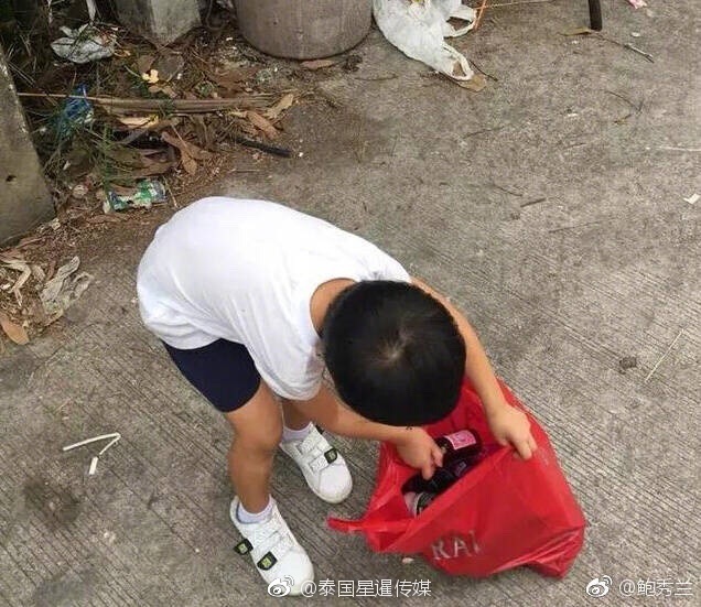 泰国5岁男童不想上学妈妈那就捡垃圾去吧