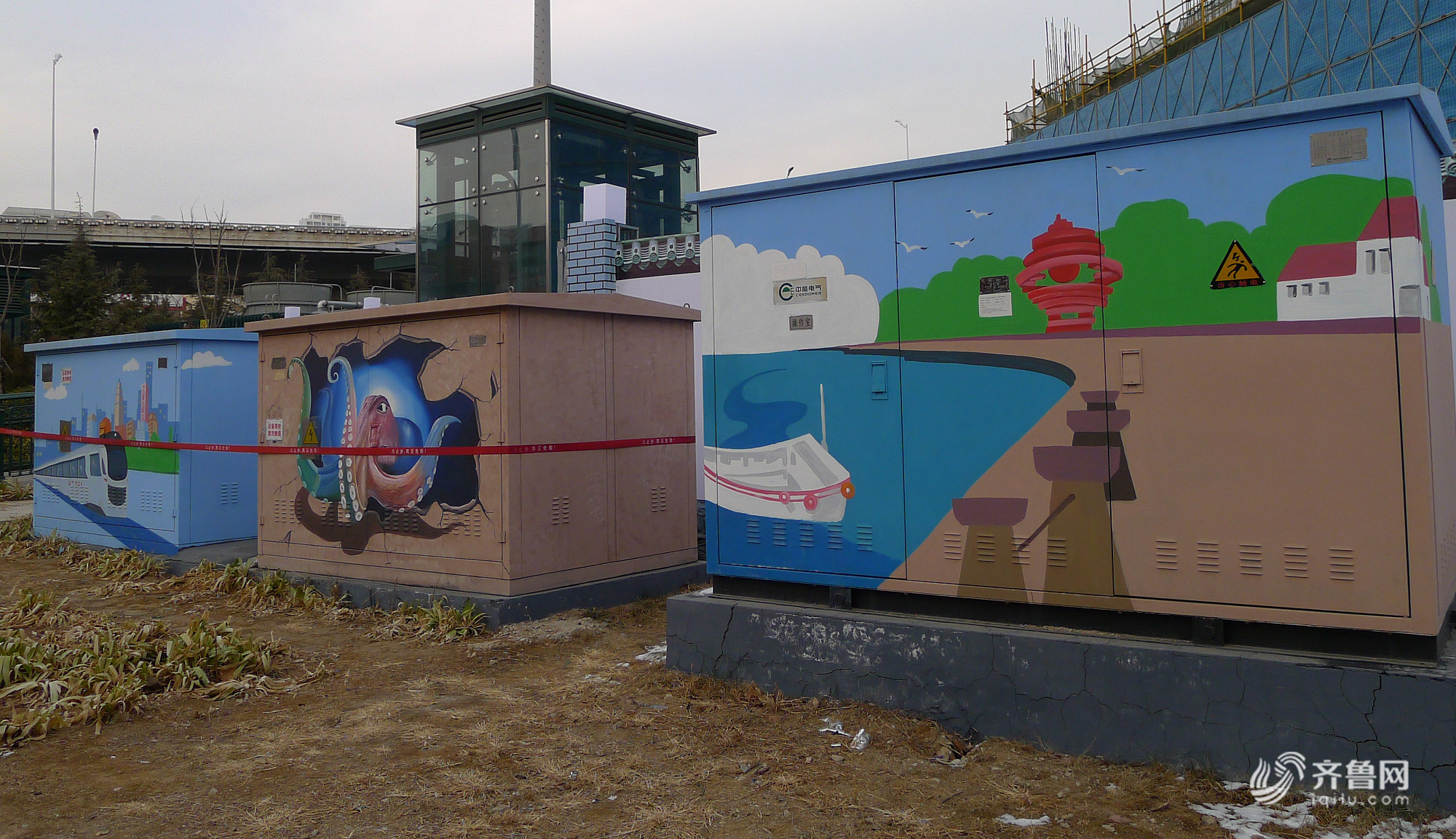 萌趣十足青岛变电箱穿彩绘新衣扮靓街头