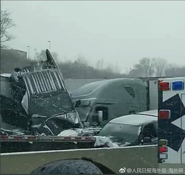 美国密苏里州一高速发生多起交通事故2.jpg