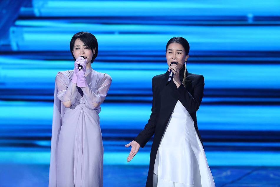 回忆杀王菲那英时隔20年再度牵手合唱