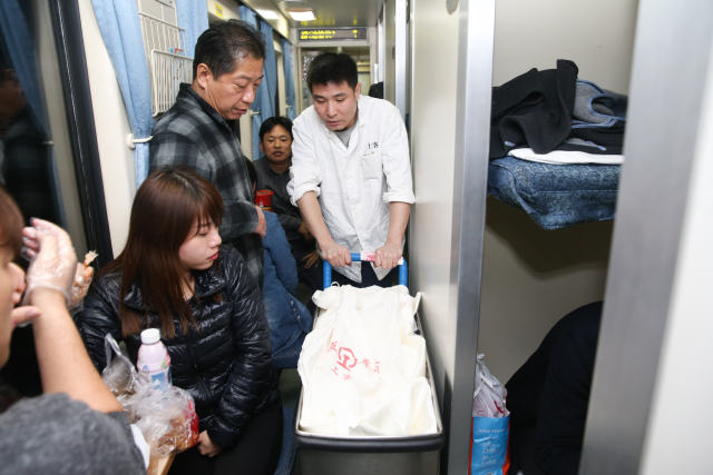 z99次列车员的春节坚守