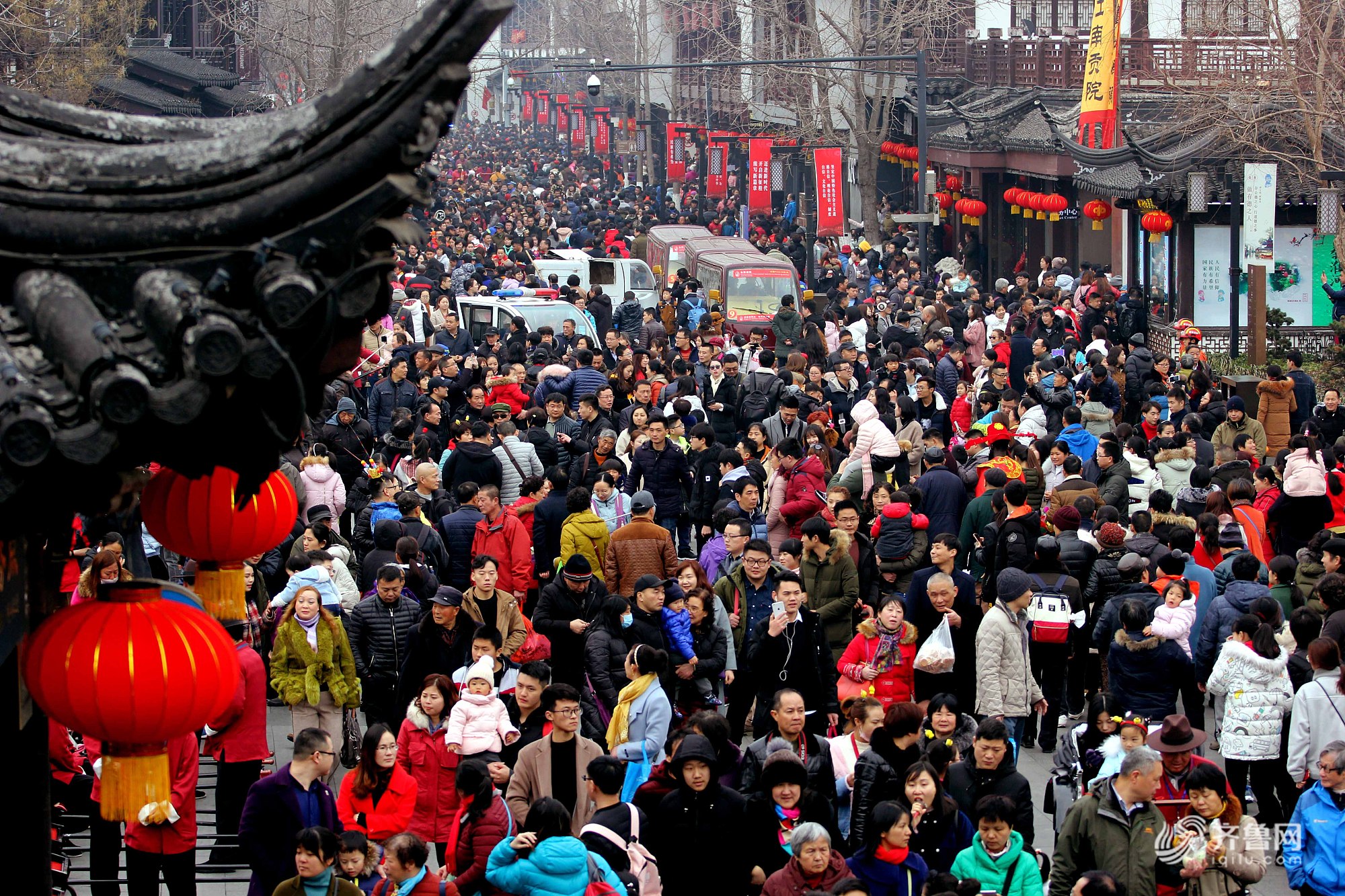 各地花式留人就地过年图片