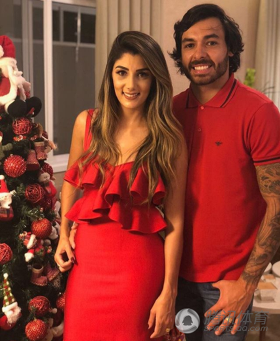 高拉特娇妻海边甜吻腹肌蛮腰天生一对