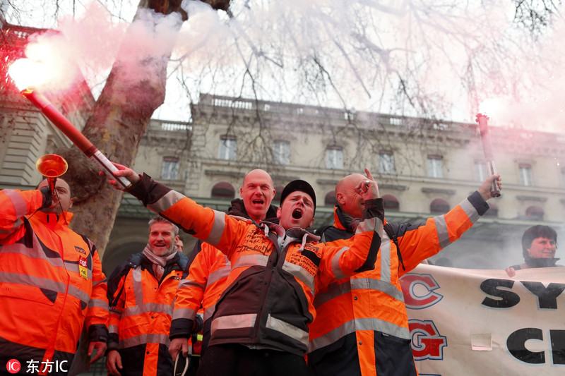 法国举行全国大罢工抗议马克龙改革计划