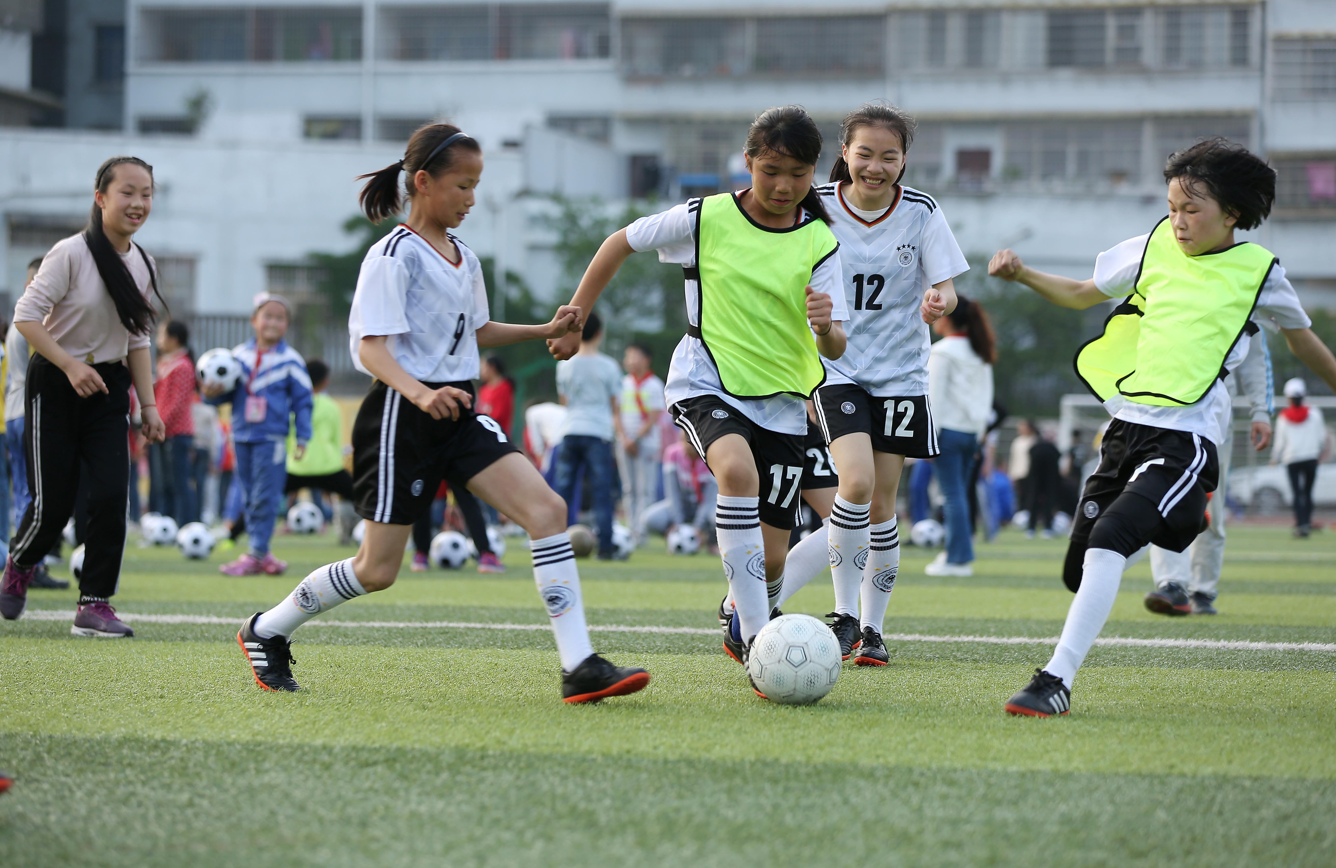 兴趣大课堂 欢乐满校园