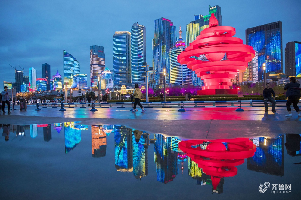 雨后青岛五四广场如梦如幻光彩绚丽