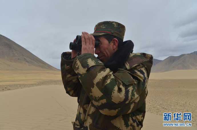 1952年,买买提努尔的父亲吾布力·艾山正式成为护边员,一干就是28年