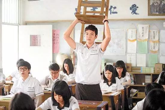 中小学校师生课上发生冲突,"错"的一定是老师吗?