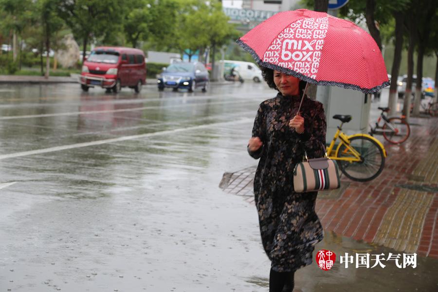 宁夏银川出现小雨天气