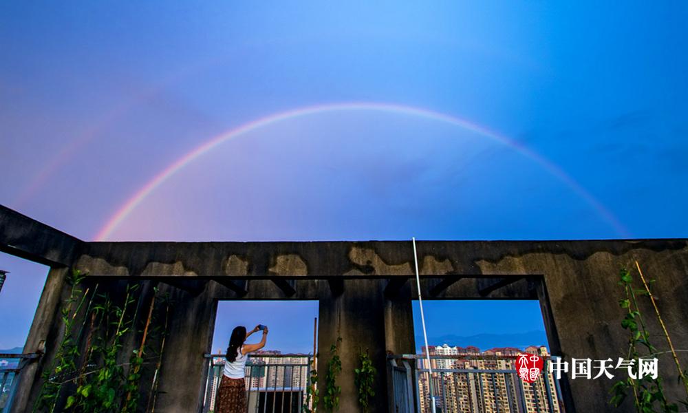 四川廣安風雨後現彩虹