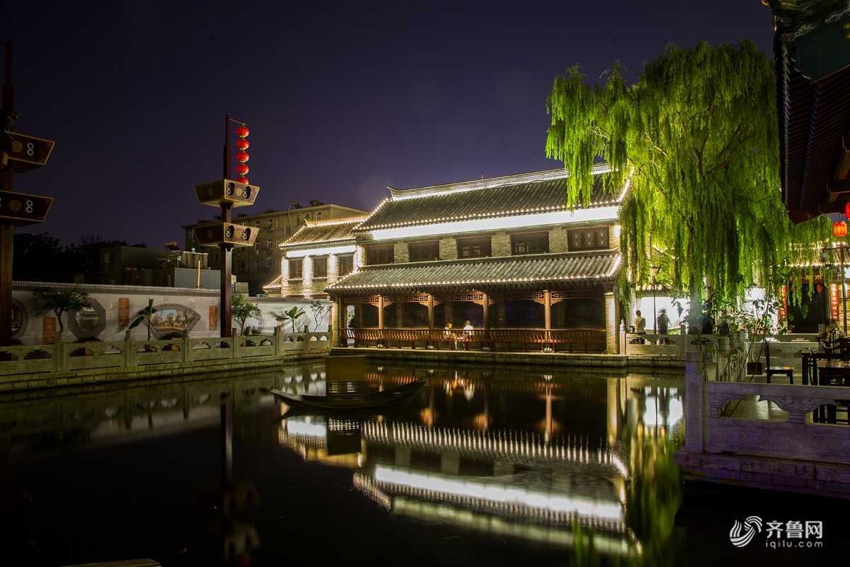 濟南夏季百花洲荷葉飄香夜景璀璨迷人