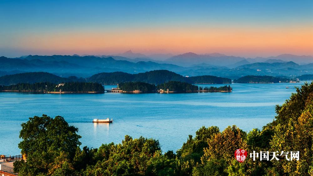 安徽万佛湖碧水蓝天岛湖风景独特