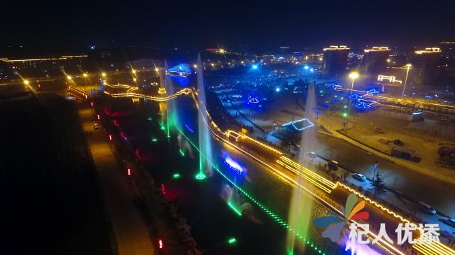 新泰小镇华灯初上细品家乡美与乐