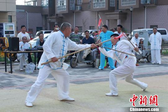 武术中的三节（武术三节棍讲授
视频）《武术三节棍教学视频》