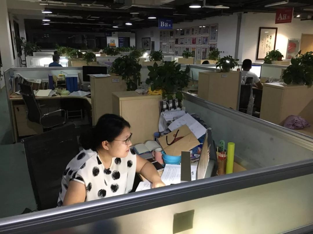 山东九成职场人需要加班说说你的职业吧小编先来