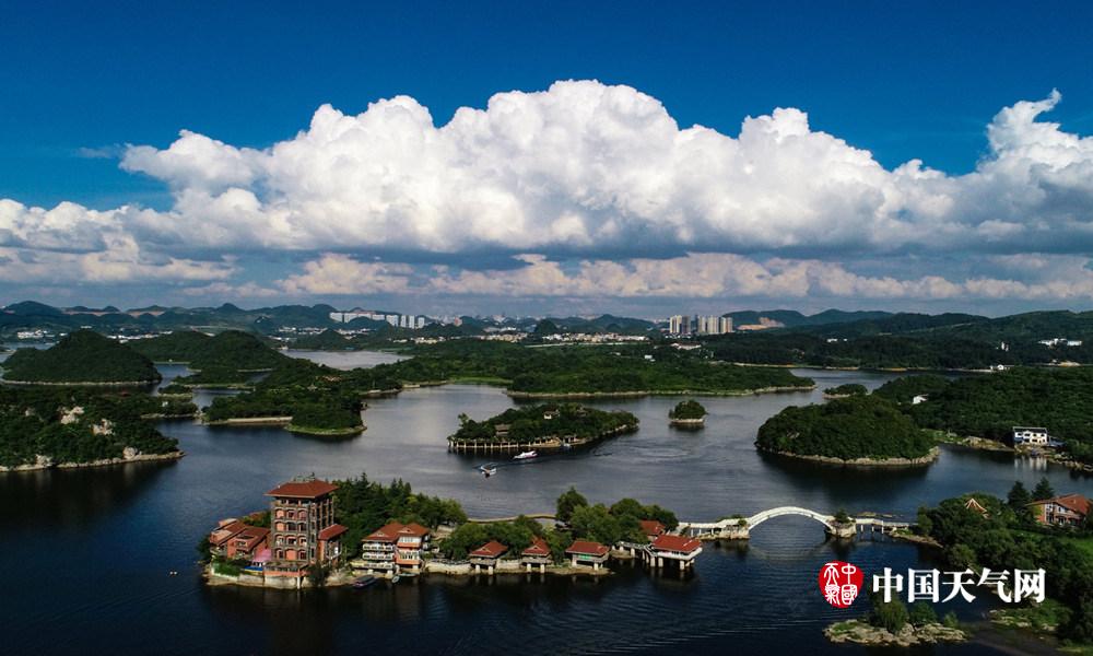 航拍贵阳璀璨迷人百花湖