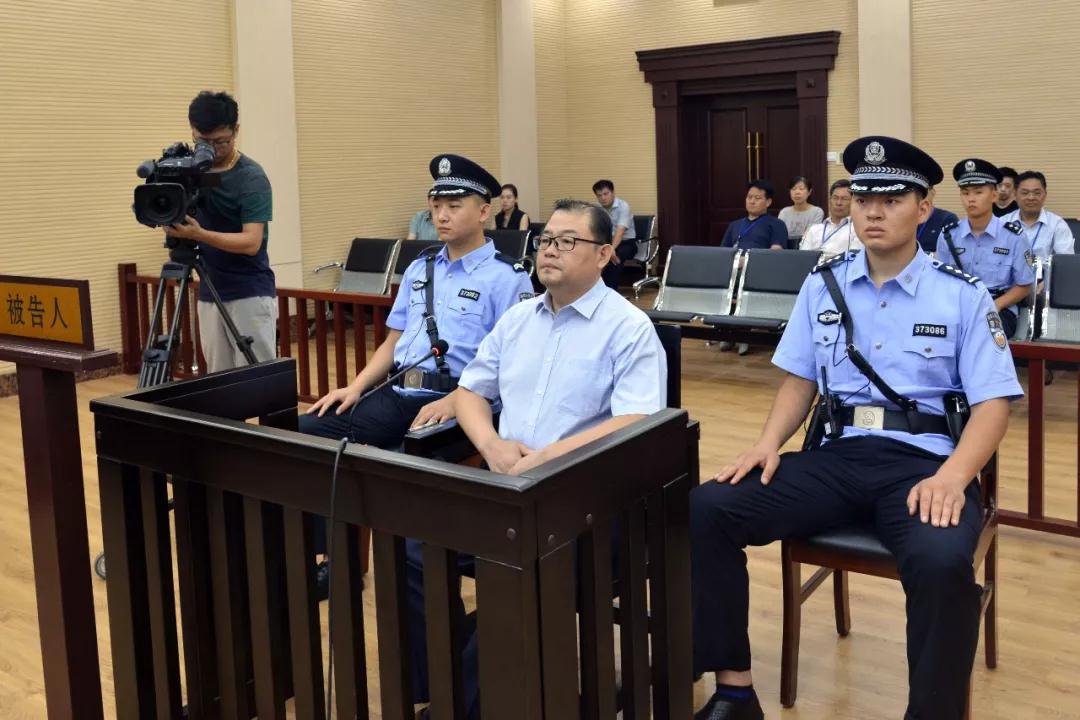 山东省粮食局原党组成员副局长王传民受贿案一审开庭