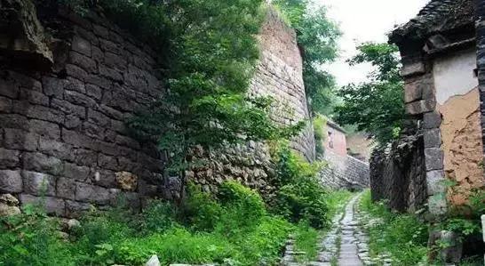 章丘區官莊鎮朱家峪村,是中國北方地區典型的山村型古村落,被專家譽為