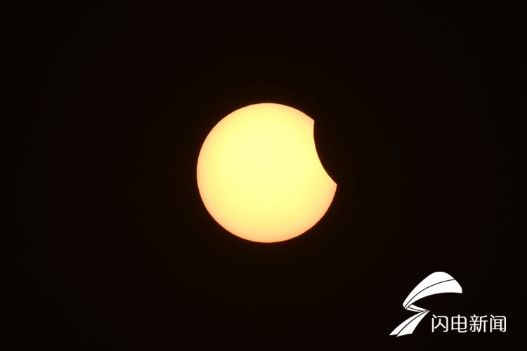 包括济南在内的我国中,东部地区都可以观测到这次年度奇观"带食日落"!