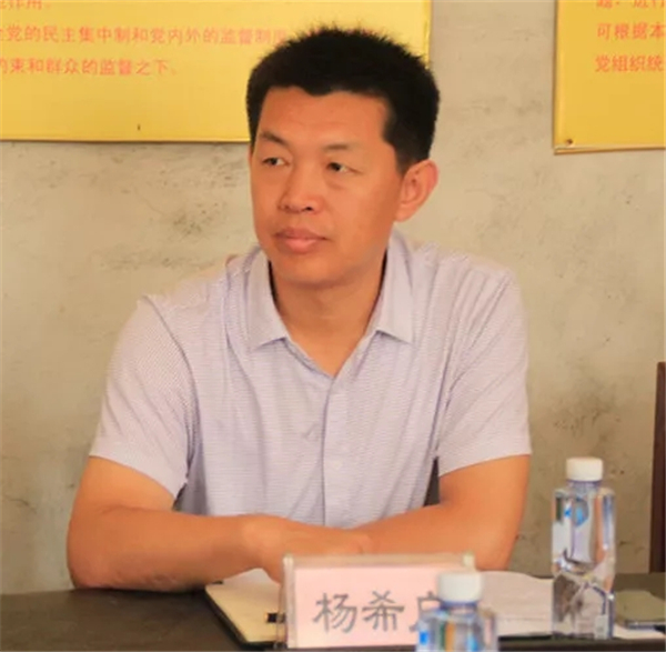 县委常委县委办公室主任张连福到包挂软弱涣散村调研工作