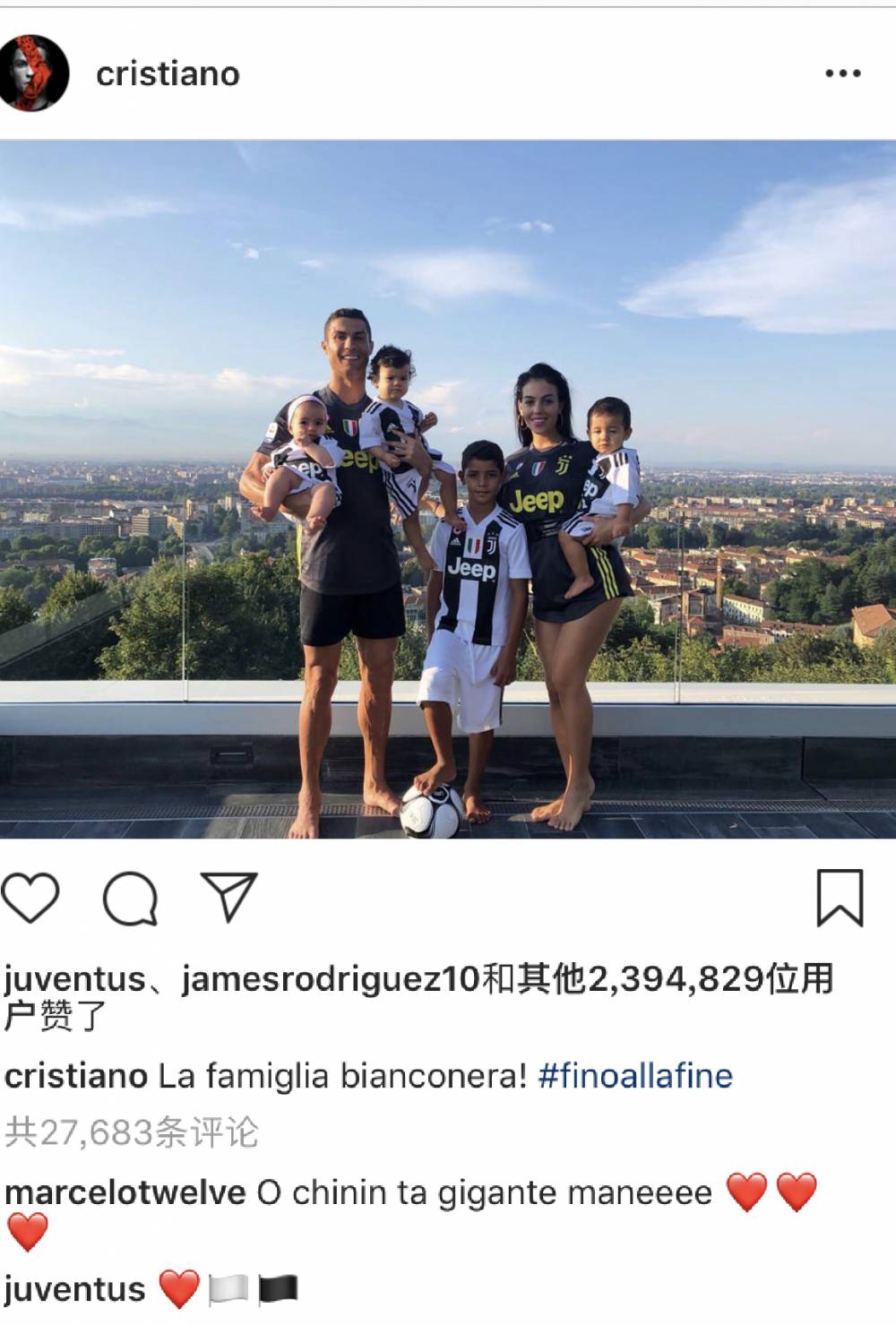 全家身披尤文球衣亮相c罗晒照尤文大家庭