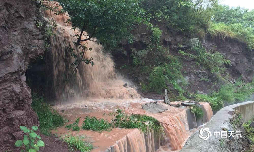 重庆丰都遭遇大暴雨袭击致滑坡山洪灾害