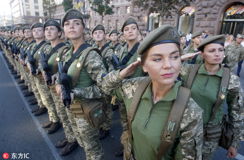 乌克兰举行独立日阅兵带妆彩排美英士兵参与英姿飒爽