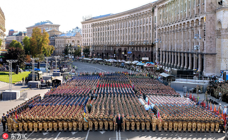 乌克兰举行独立日阅兵带妆彩排美英士兵参与英姿飒爽