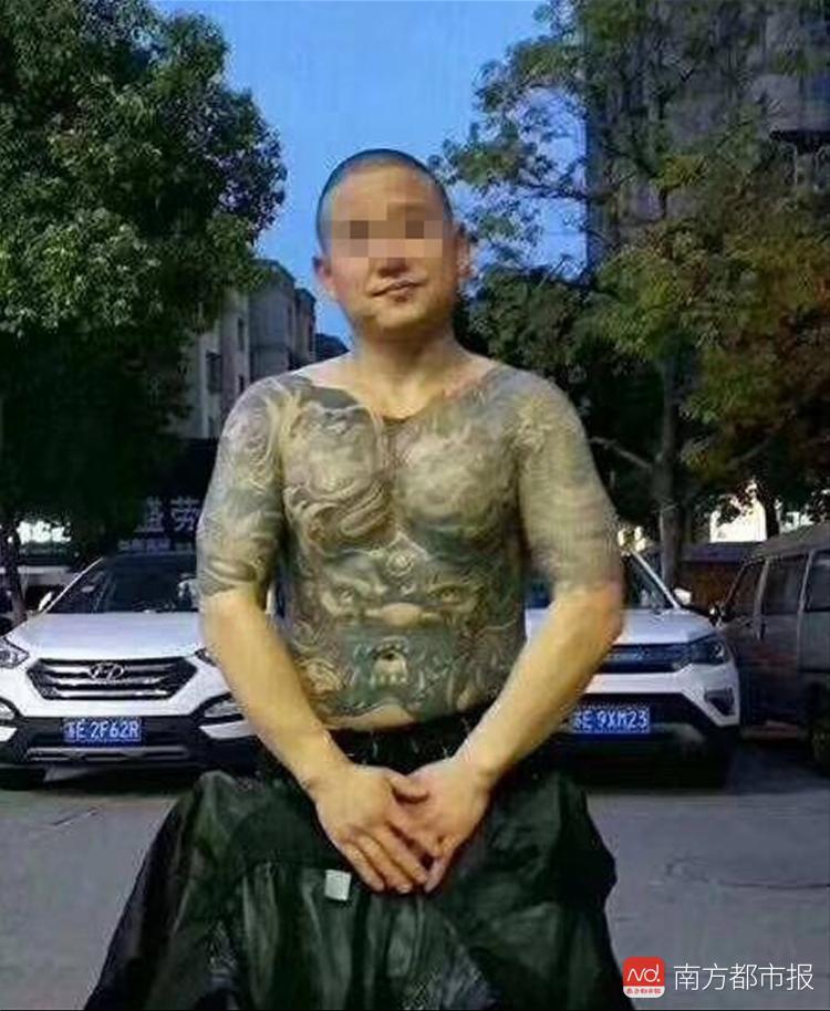 持刀伤人反被杀事件骑车男子已出院现被羁押