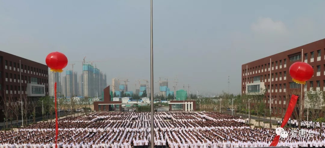 济南中学东校区位于济南市历城区唐冶片区唐冶西路,地处刘公河景观带